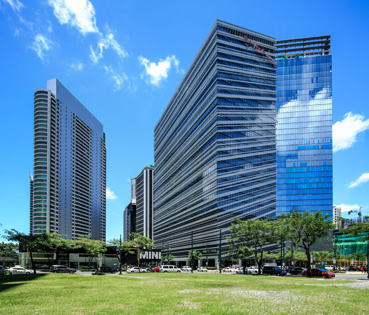 The Net Metropolis in Bonifacio Global City (right cluster of buildings in photo). Miami-based architect Chad Oppenheim planned the 1.2-hectare Net Metropolis at the corner of 5th Avenue and 26th Street.