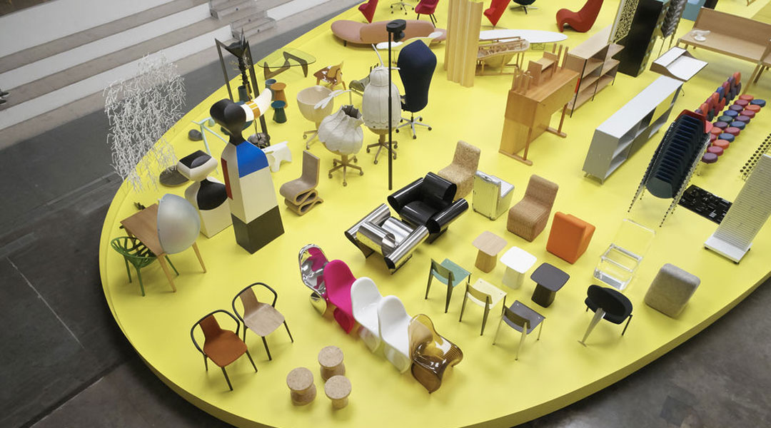 In conjunction with Milan Design Week 2018, Vitra presents the exhibition ‘Typecasting’ in the former sports arena La Pelota. The designer Robert Stadler, who curated and staged the exhibition, has created an expansive panorama of some 200 objects, drawing on the extensive Vitra archives to juxtapose current products with classics, prototypes, special editions and future visions.
