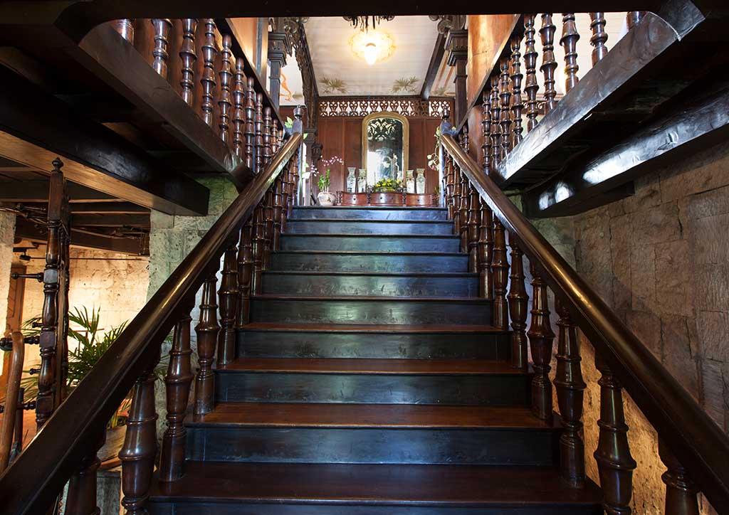Casa Gorordo - stairs