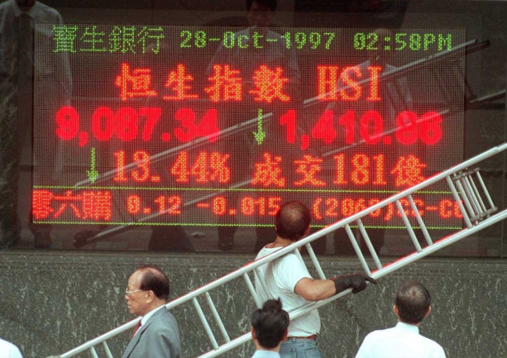 Stock prices plunge at Hong Kong’s Hang Seng Index in January 1998