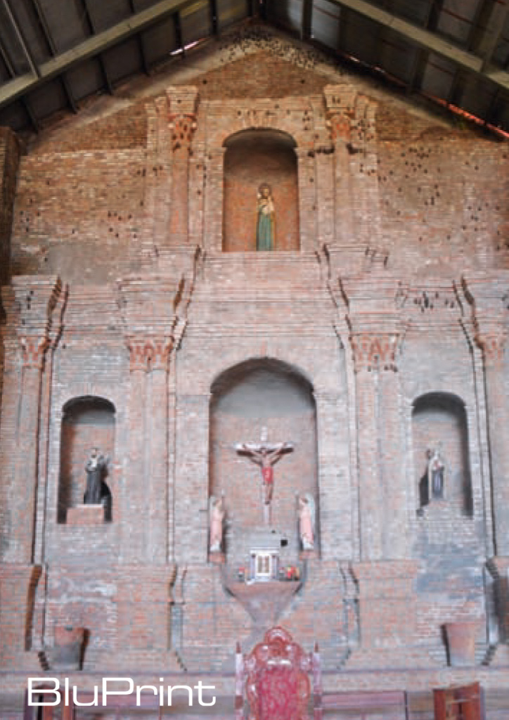 Dingras Church - altar