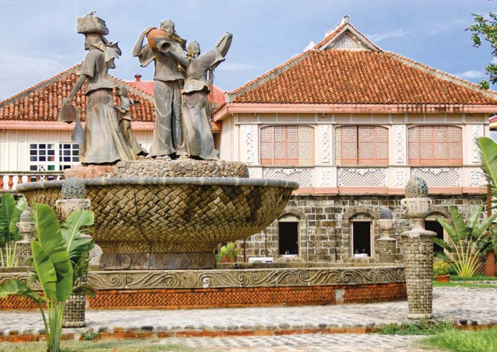 Heritage site Las Casas Bataan - women fountain