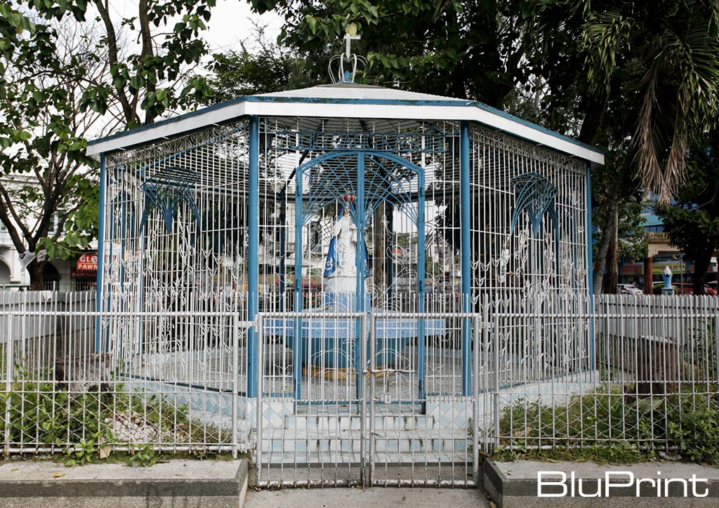 Jaro Plaza Iloilo City - A sacred statue enclosed in a cage