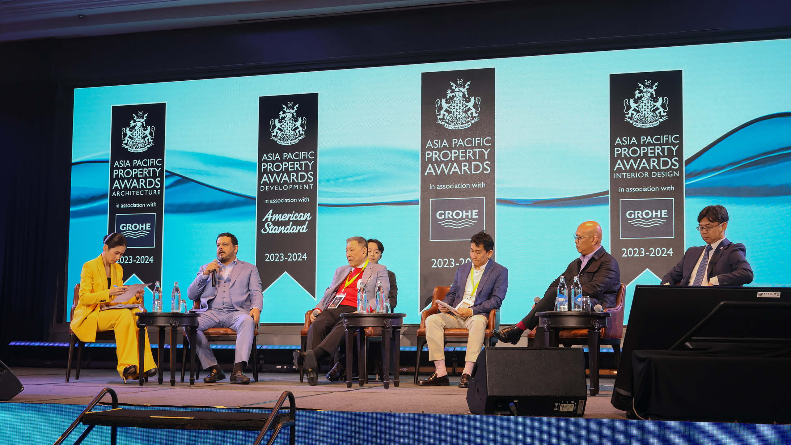 From left to right: Host: Patchari Raksawong; Saad Nazir, Chairman, Blue World City; Ching -Jing Sheen, Founder, Core pacific Developers; Dr. Singh Intrachooto, Chief Advisor to Research & innovation for sustainability Centre, Magnolia Developers Properties; Arch. Norman Agleron, Partner, HBA Manila
Satoshi Konagai