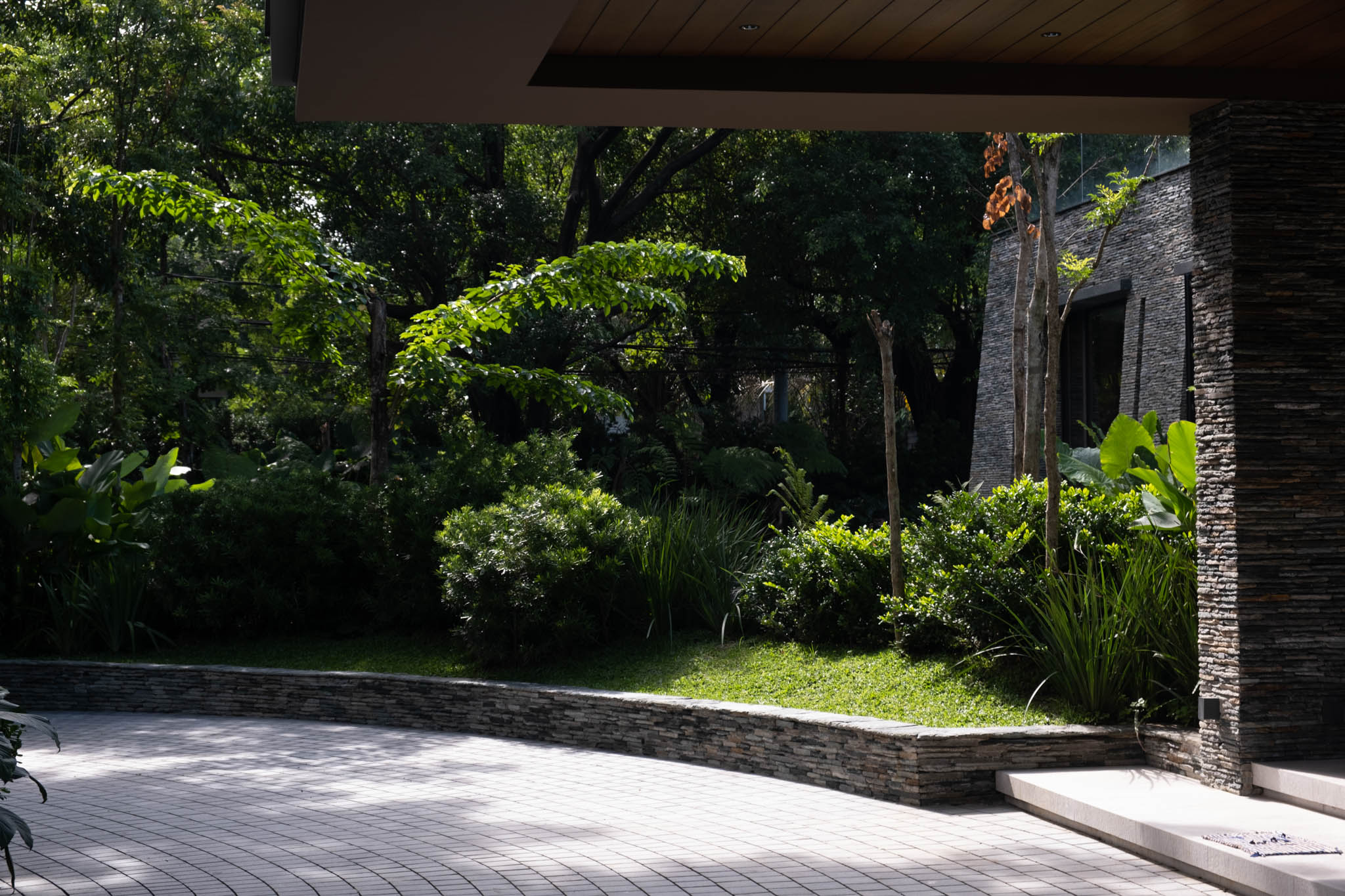Manny Miñana's residential project in Makati - Garden