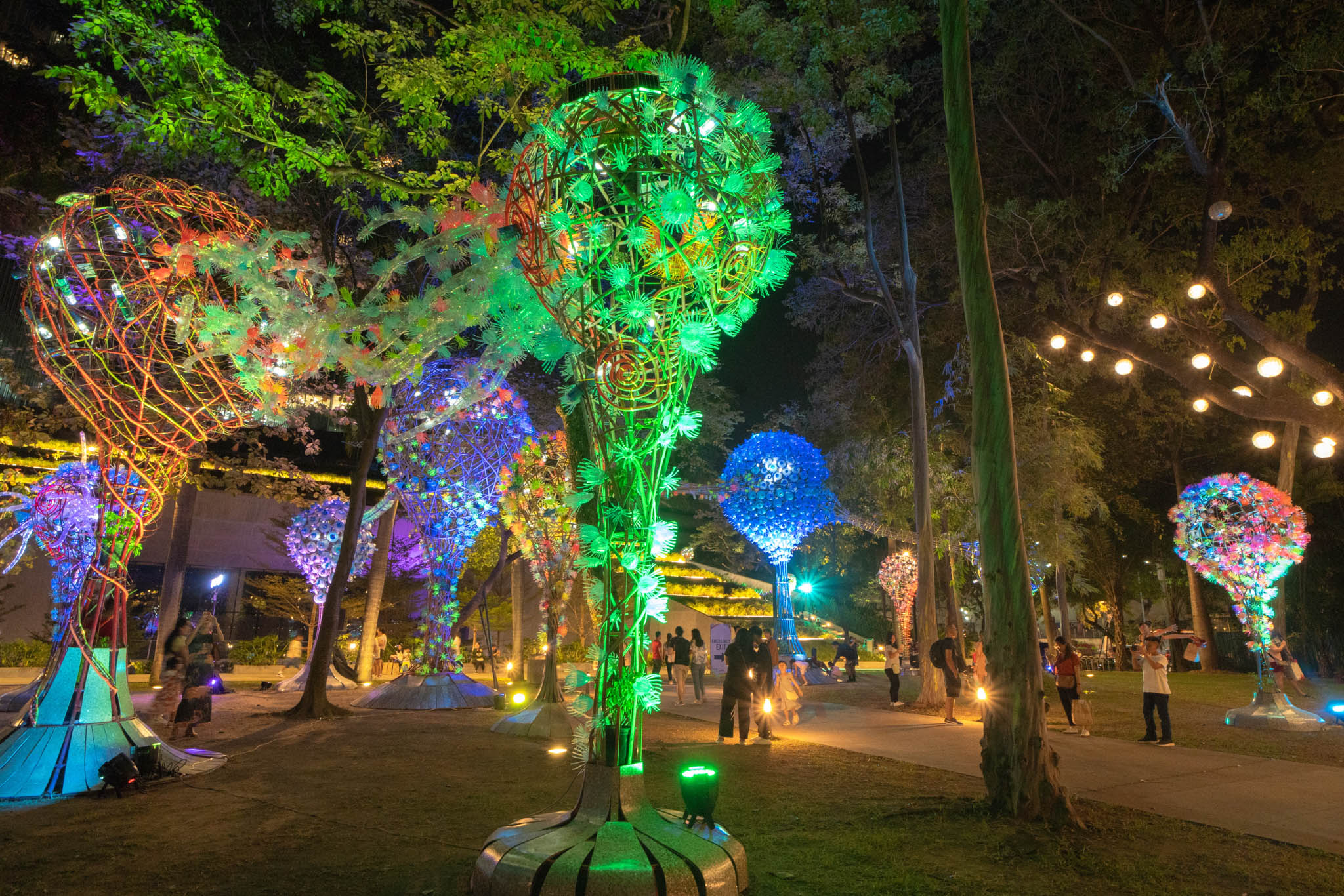 Leeroy New's Elemental art installation at night lit by sustainable lighting