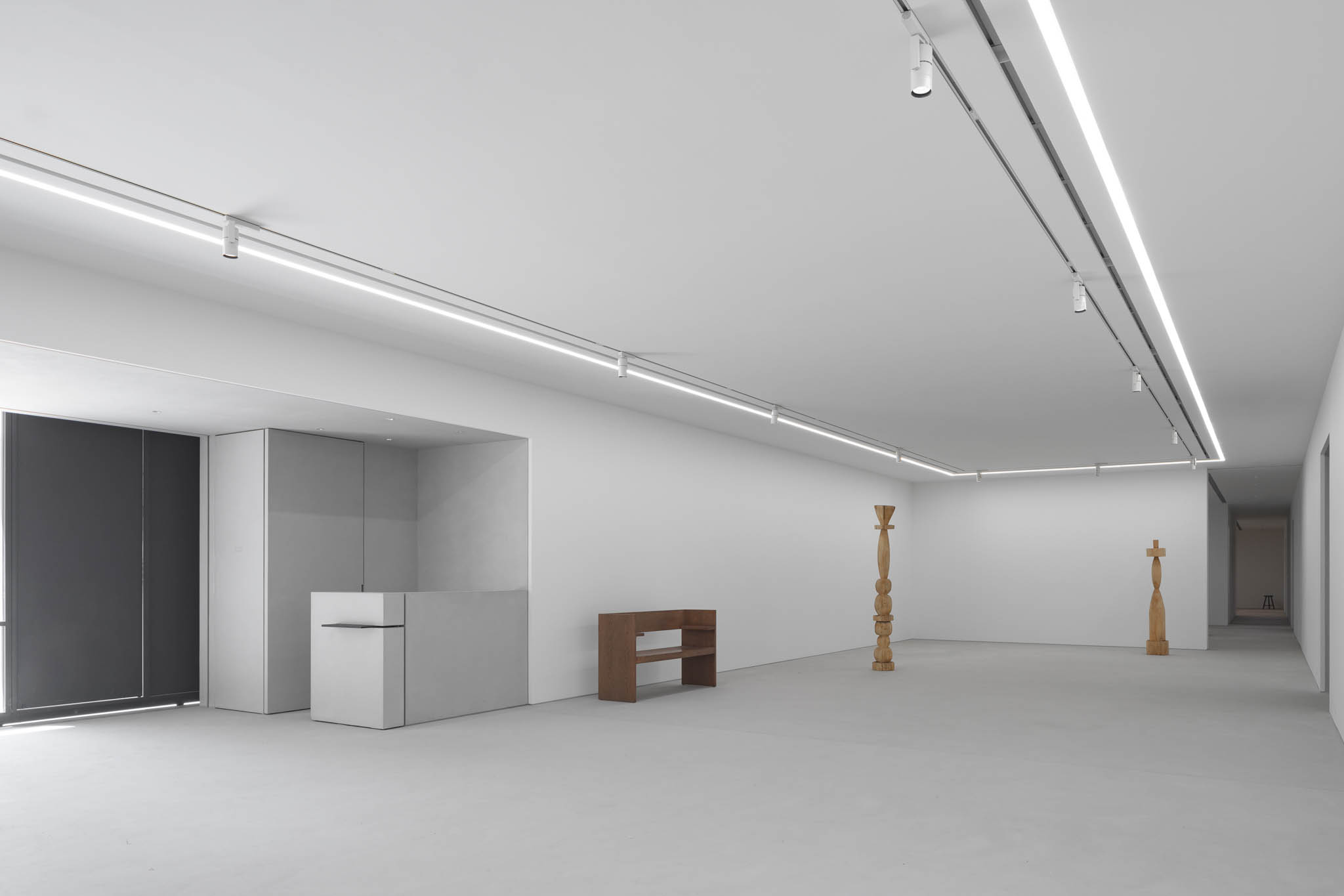 The minimalist gallery space