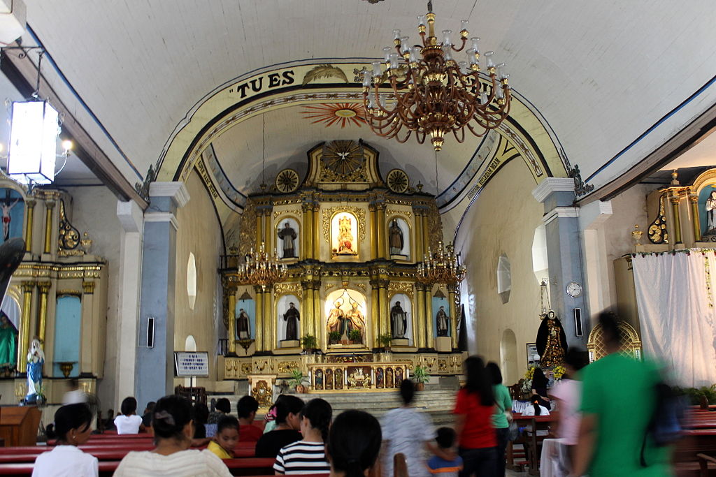 Interior of the Calasiao Church. Photo by Oyayi. Source: Wikimedia Commons.