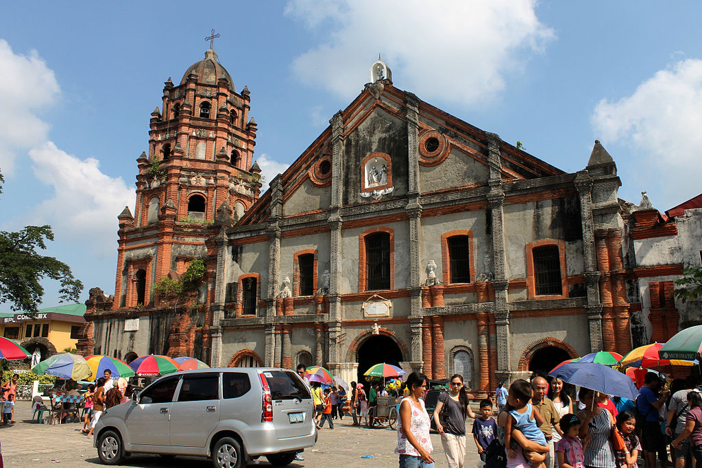 Exterior of the Calasiao Church. Photo by Oyayi. Source: Wikimedia Commons.
