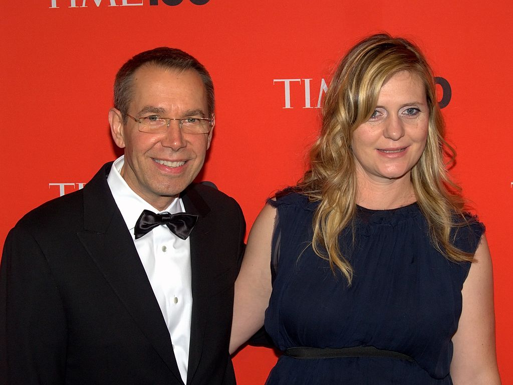 Jeff Koons and his wife Justine Wheeler. Photo by David Shankbone. Source: Wikimedia Commons.