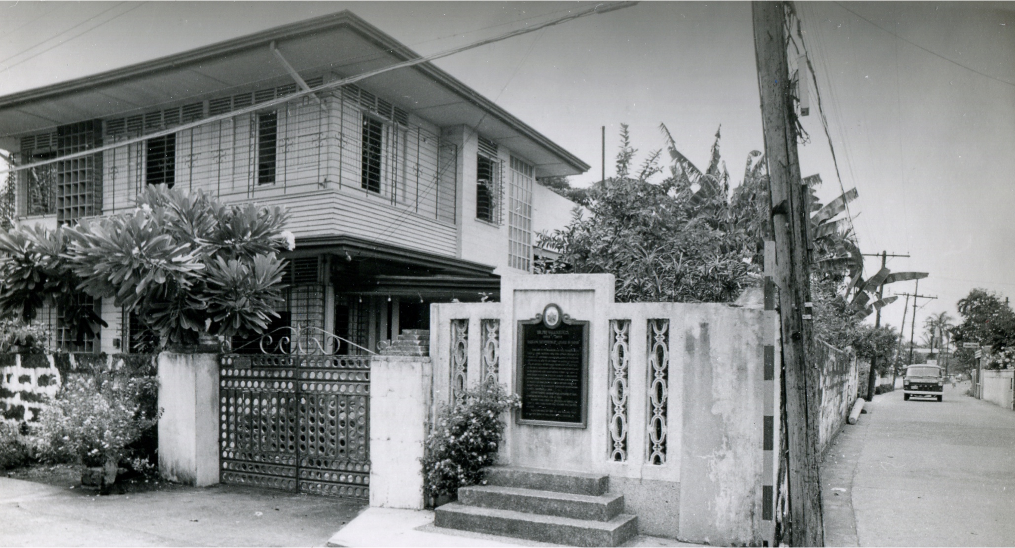 An old photo of Dr. Pio Valenzuela's proto modern home.