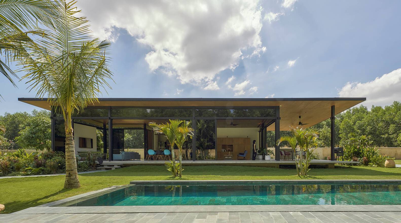 The exterior of the Bioclimatic Tropical Villa. Photo by Phu Dao.