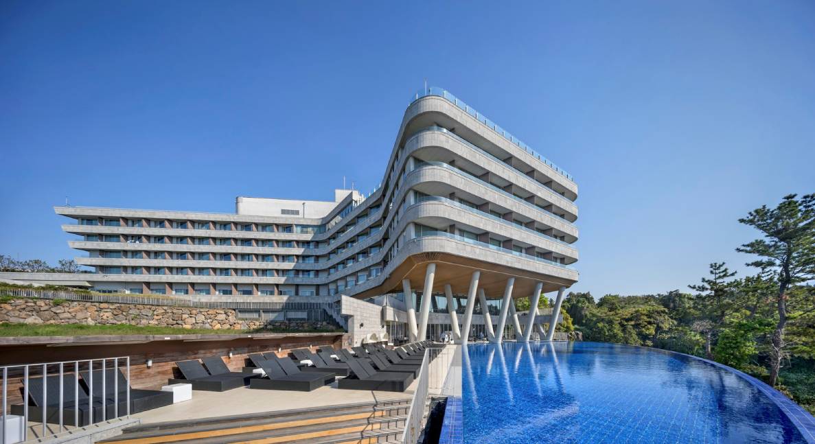 A view of the hotel from the swimming area. Photo by Yoon Joonhwan.