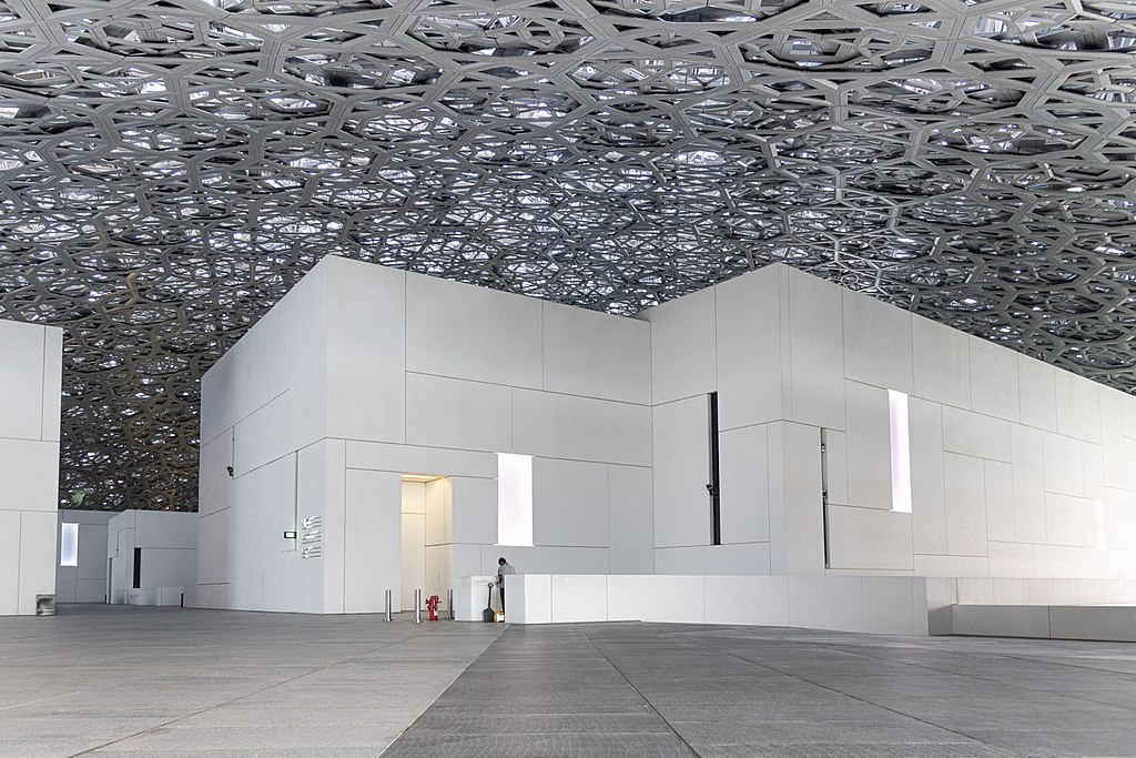 The Louvre Abu Dhabi. Photo by Voyage Way. Source: Wikimedia Commons.