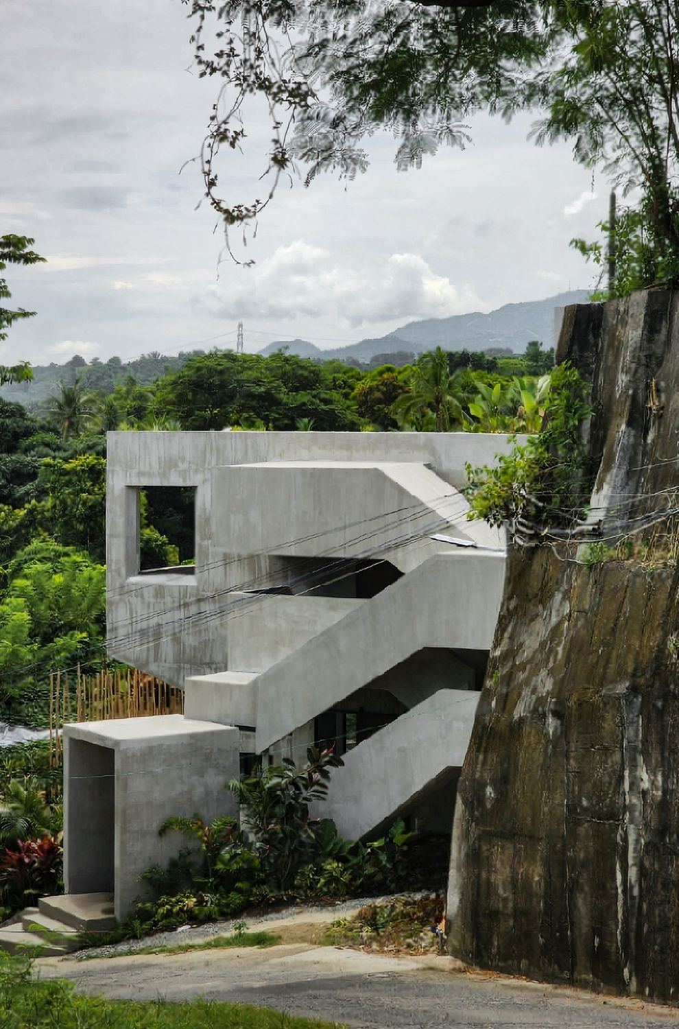 Casa Borbon, a vacation villa in the style of tropical brutalism.