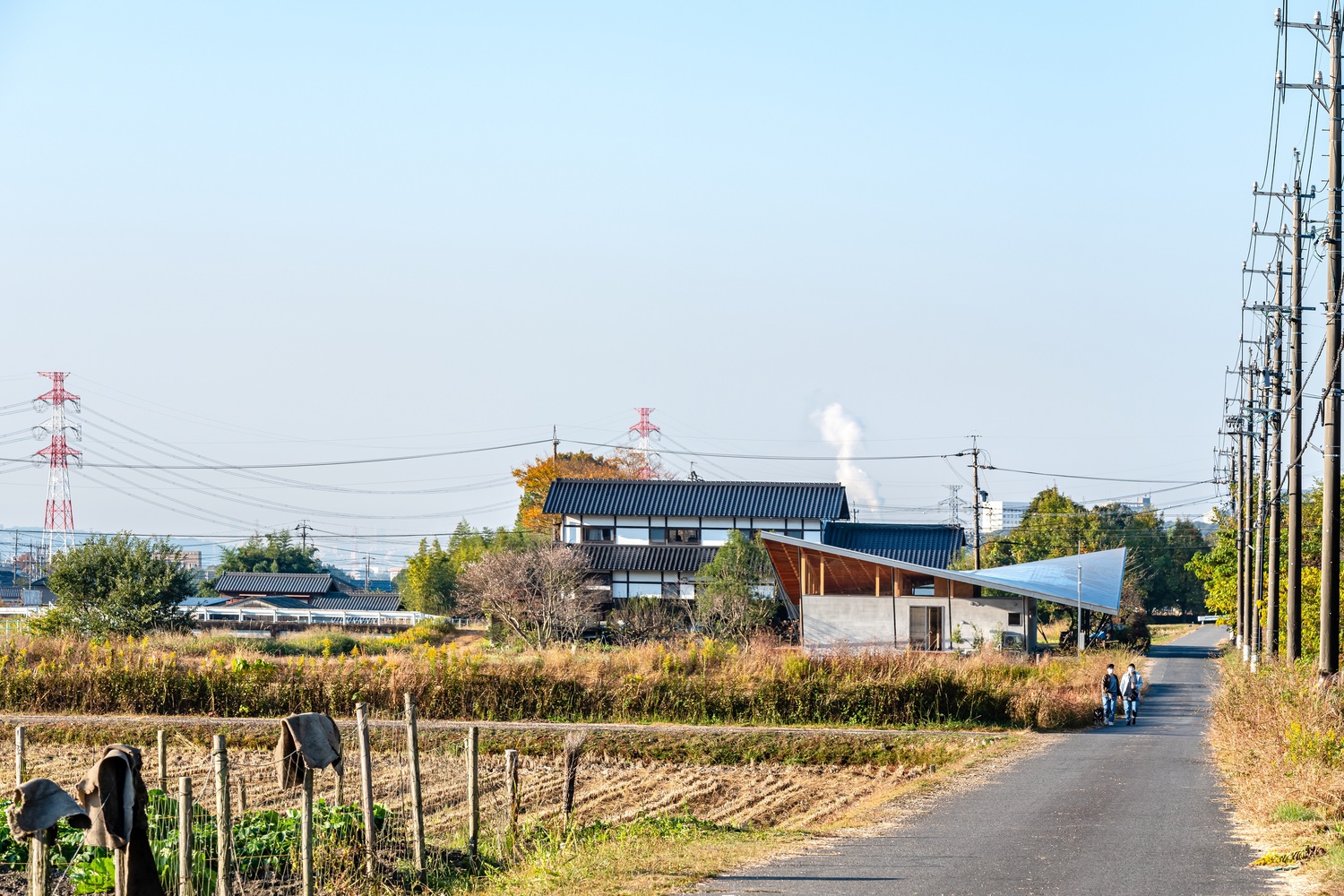 A far view of Hazamacho House. Photo by Takashi Uemura.