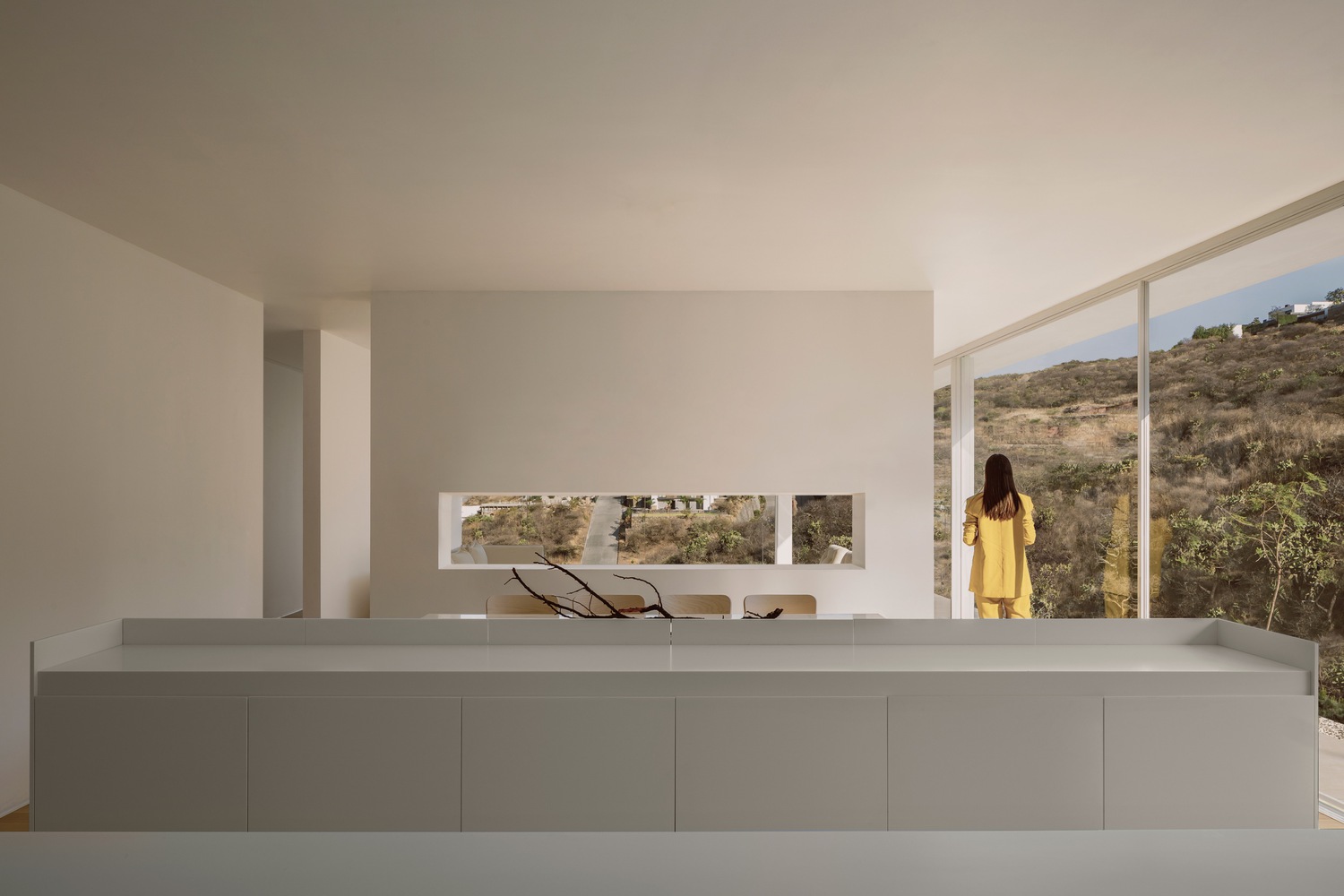 Living room area of Shi House. Photo by Cesar Béjar.