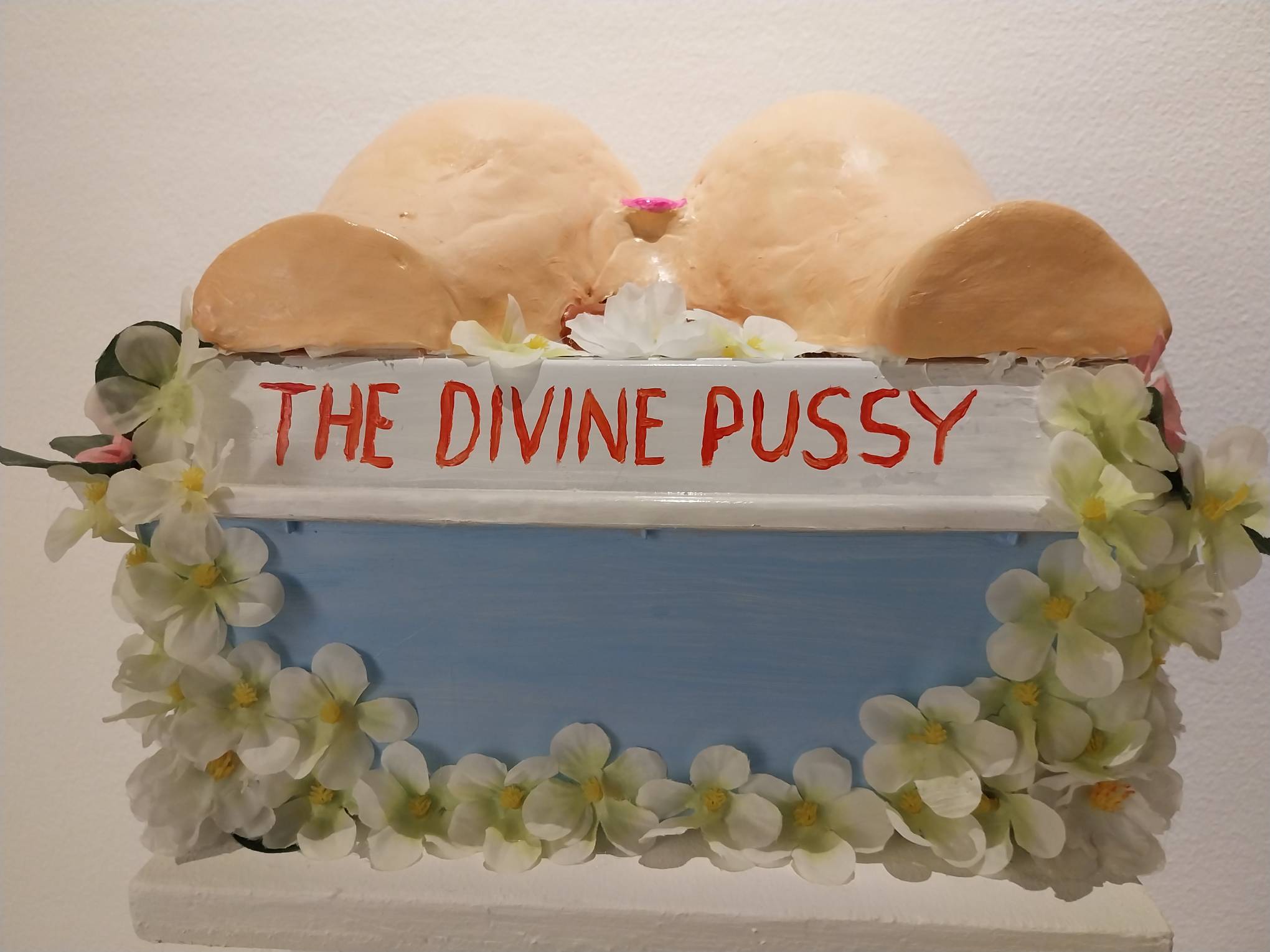 Worshipthegays’ “The Divine Pussy." Photo by Elle Yap.