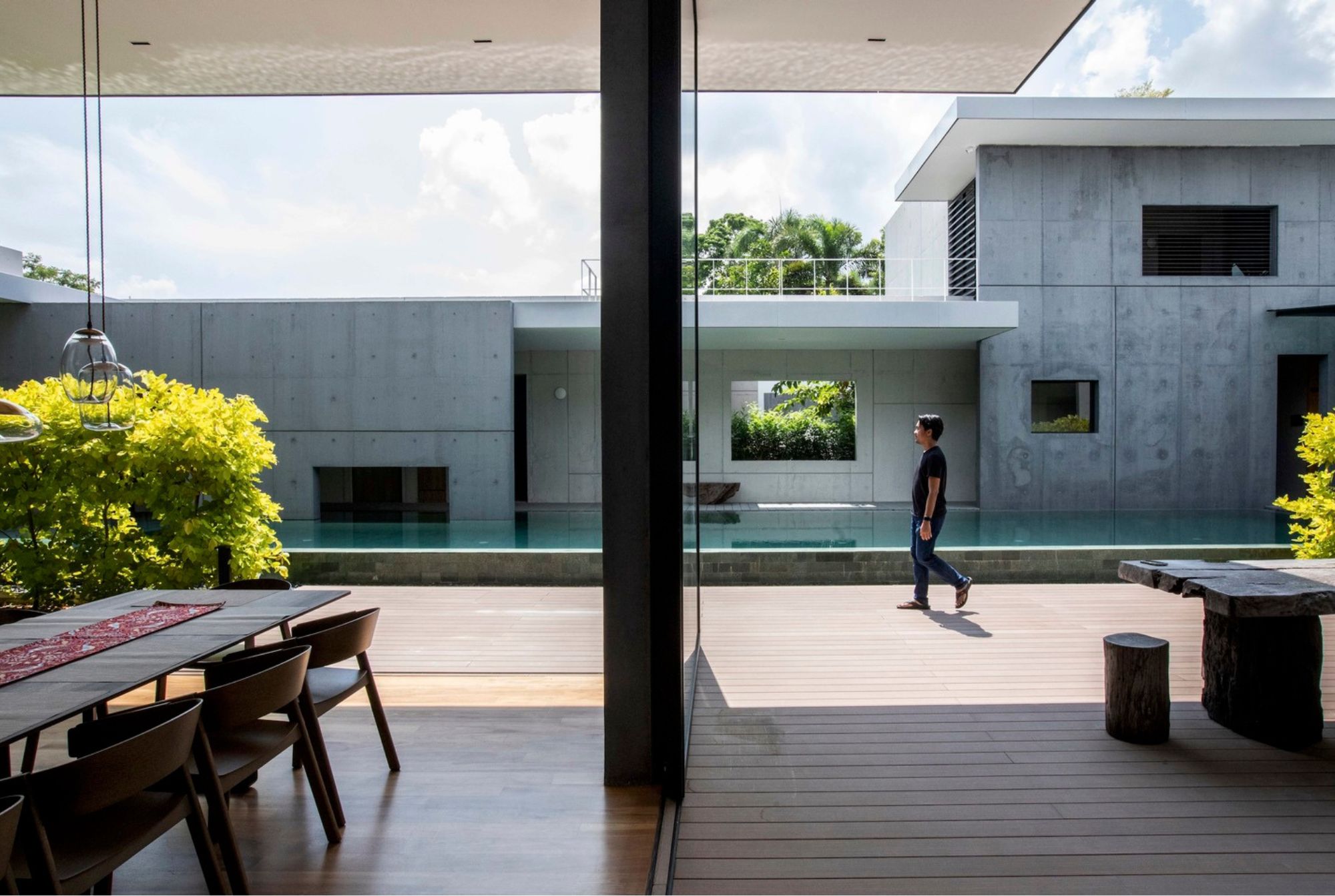 The living room and swimming pool area of the Borderless House. Photo by Ameen Deen.