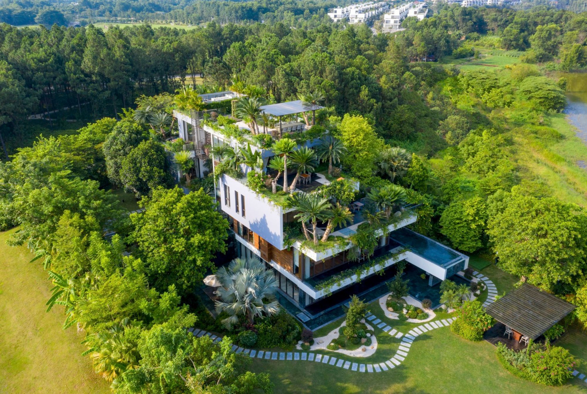 Legend Mansion Villa from a skyward perspective. Photo by Nghĩa Toản.