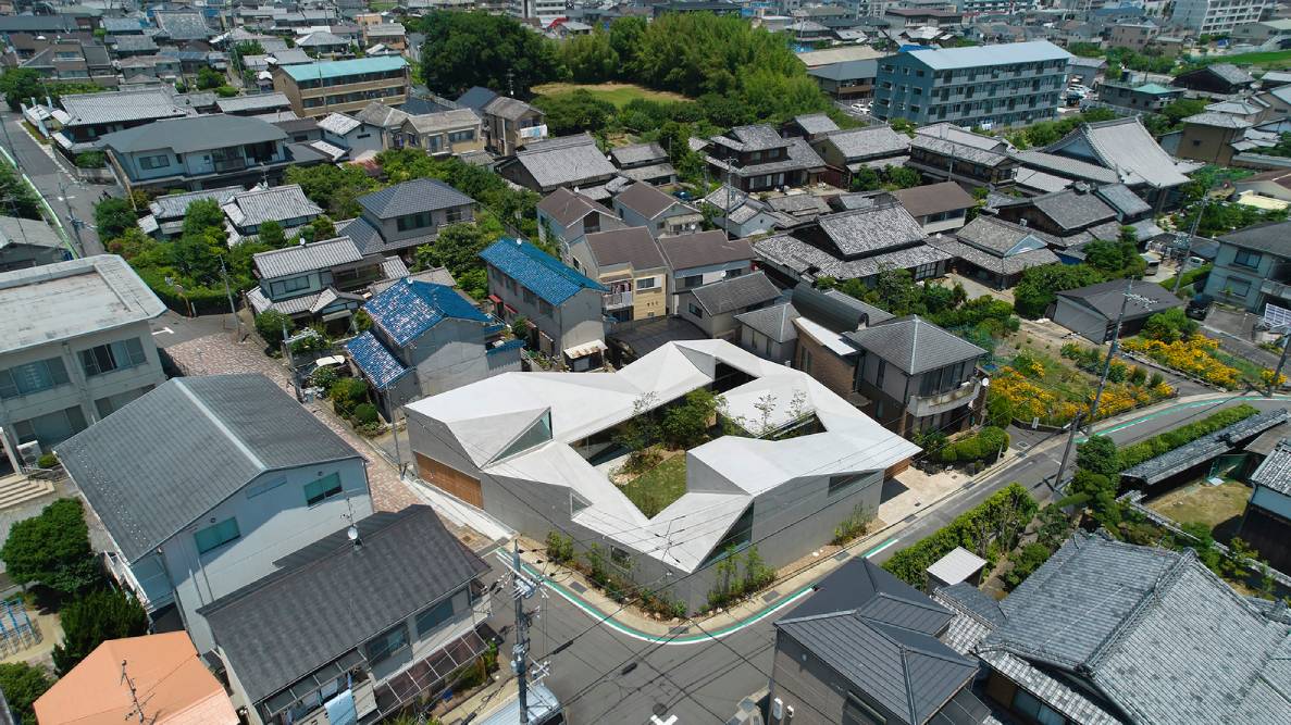 Sky-high view of House in Muko. Photo by Toshiyuki Yano.