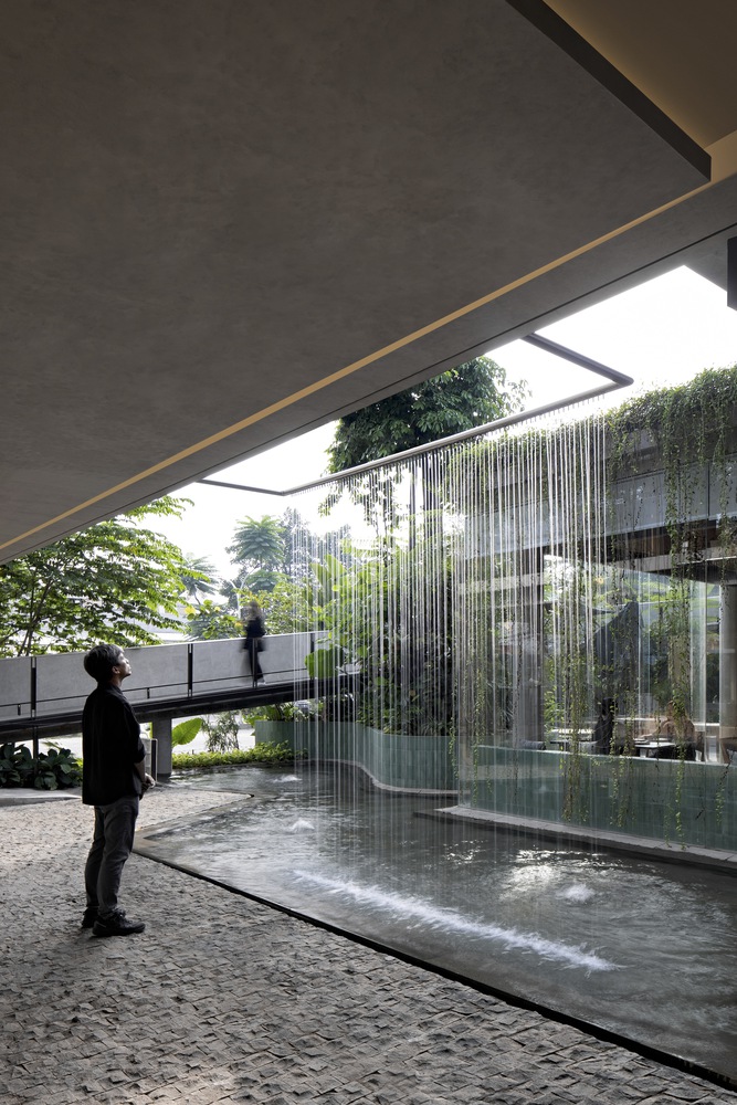 Entrance area with a waterfall for guests. Photo by Mario Wibowo.