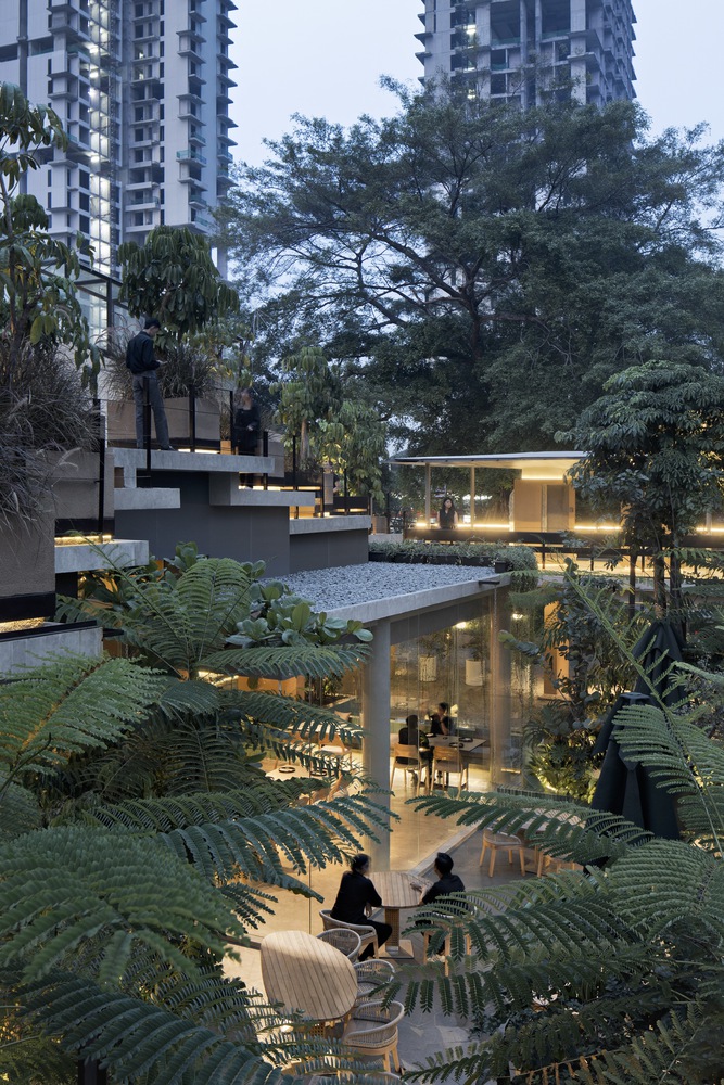 Outdoor dining area of the restaurant at night. Photo by Mario Wibowo.