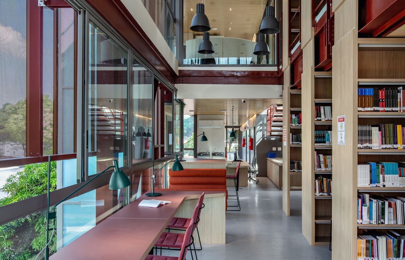 Library area. Photo by Nelson Kon and Guilherme Pucci