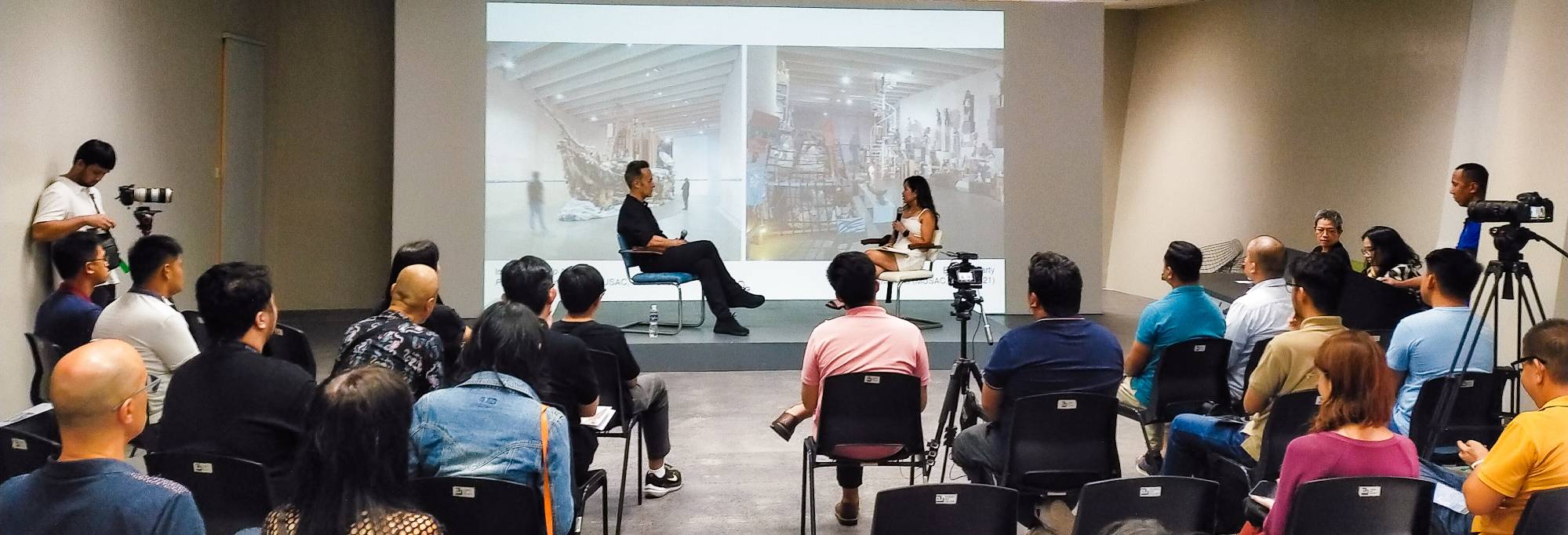 Enrique Marty and Kristine Guzmán discussing his past works. Photo by Patricia Yap.