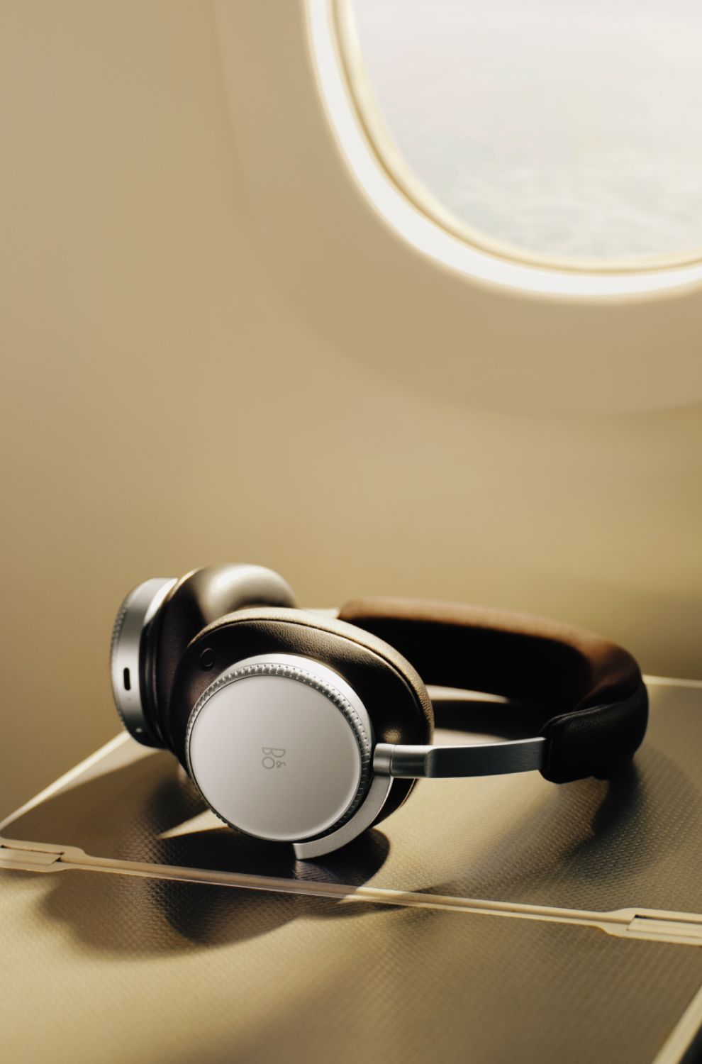 Beoplay H100.