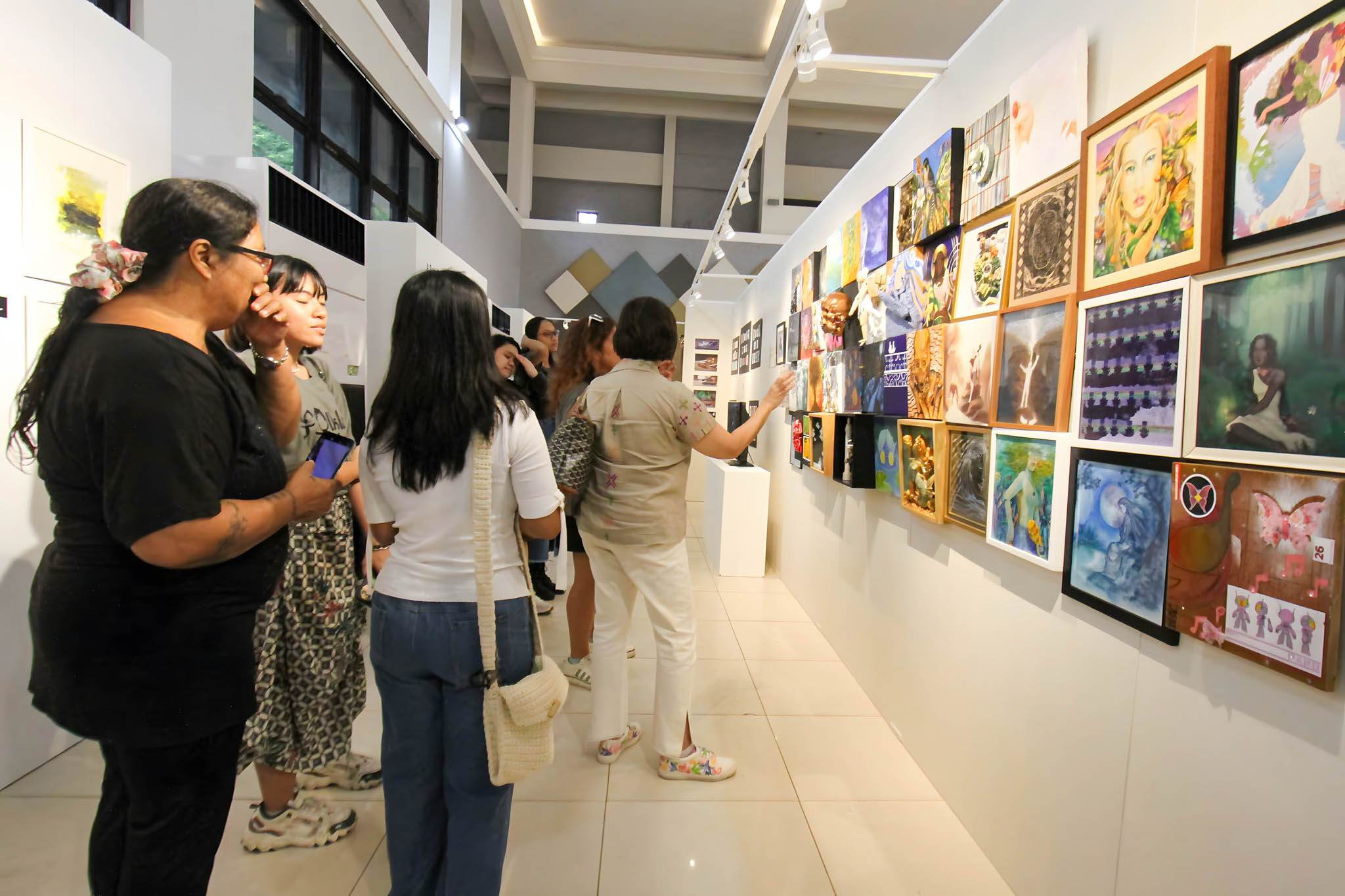 The crowd at Luzon Art Fair.