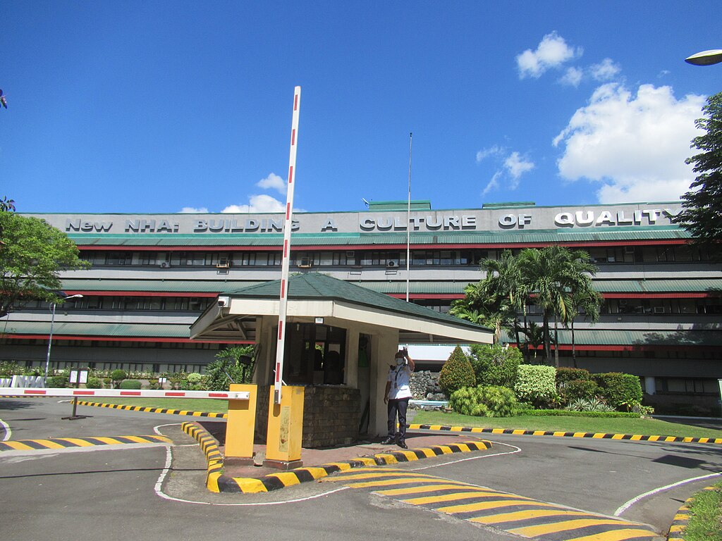 The National Housing Authority building in Quezon City. Photo by JDipterocarpus. Source: Wikimedia Commons.