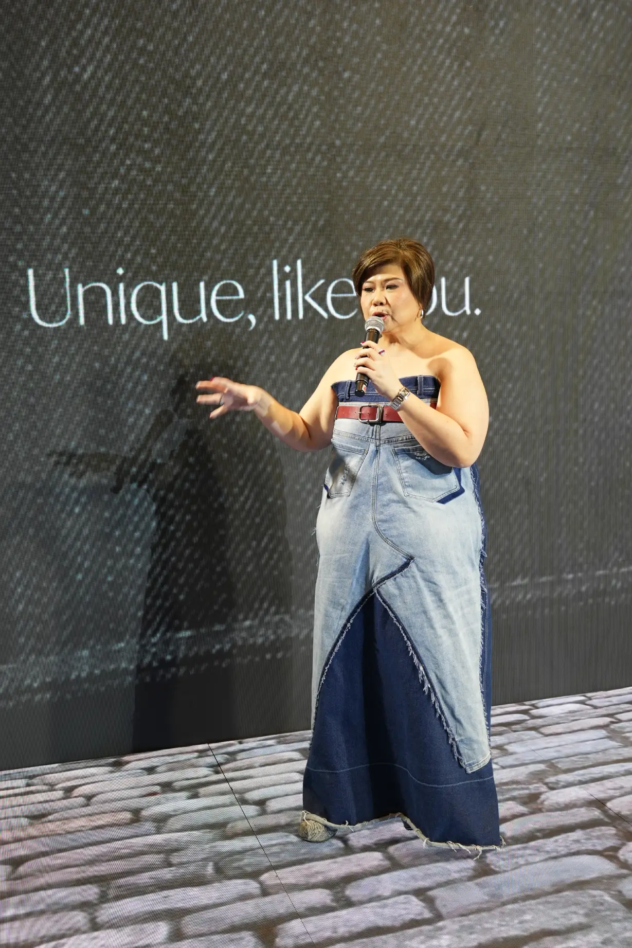 Florence Ko from Furnitalia discussing the merits of the new Archibald Denim Edition.