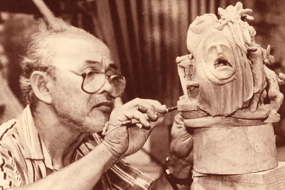 Napoleon Abueva working on a sculpture